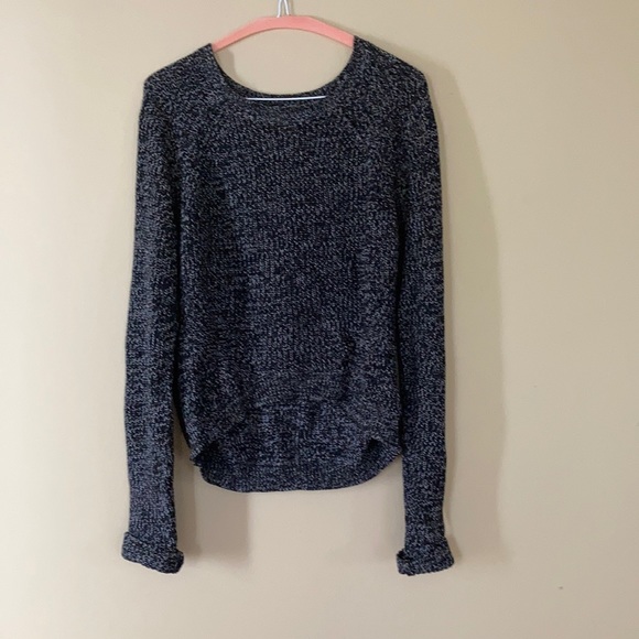 Beautiful knit sweater - Picture 1 of 5